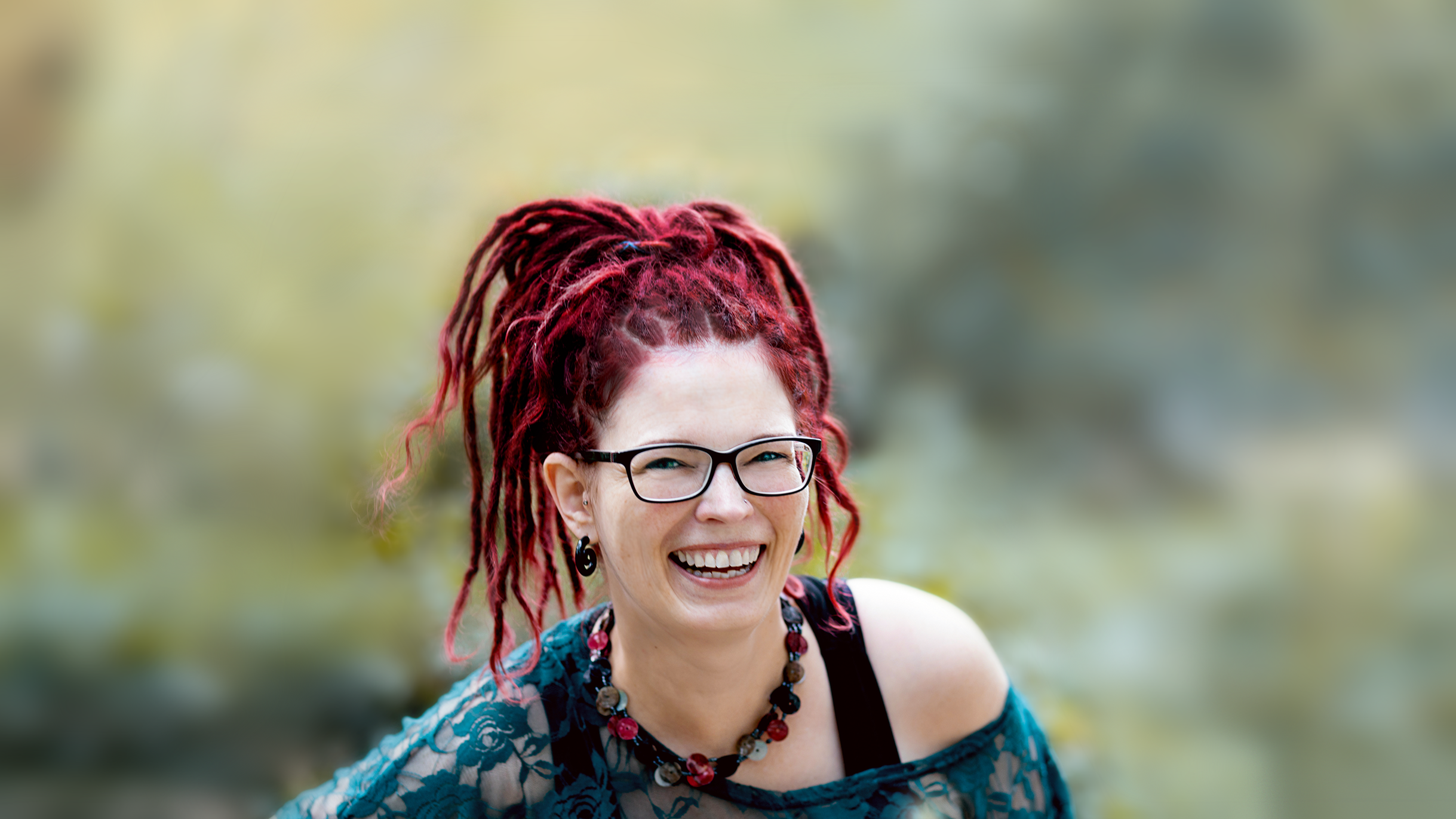 Tamara-Leonhard_Slider24-lachend