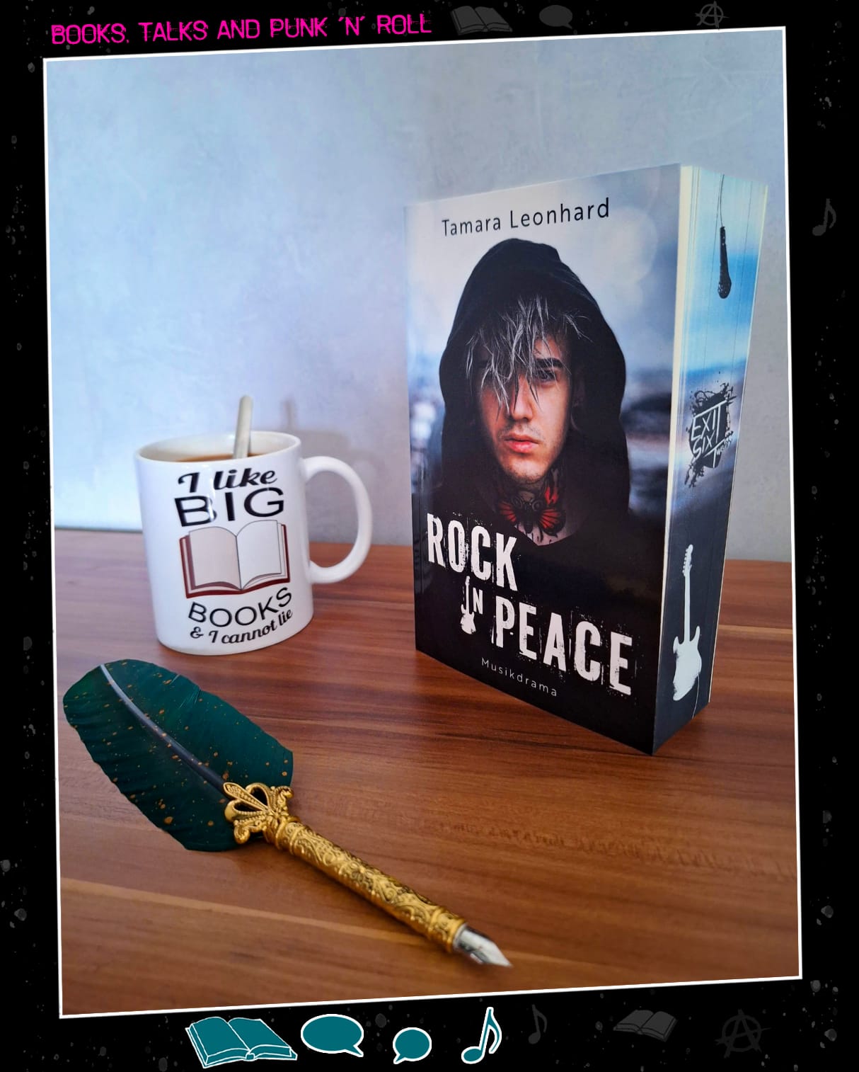 RIP_Farbschnitt_Mood-Bild Rock in Peace Farbschnitt neben Tasse und Schreibfeder